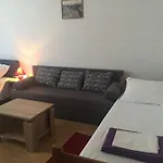 Gæstehus Crveno Zlato 2*
