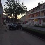 Crveno Zlato Konukevi