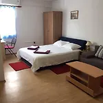 Konukevi Crveno Zlato Biograd Na Moru