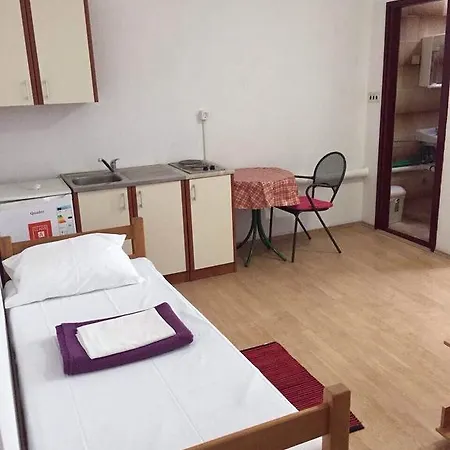 Crveno Zlato Biograd Na Moru