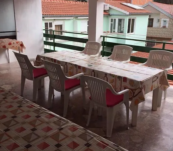 Crveno Zlato Πανσιόν Biograd Na Moru