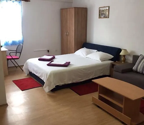 Πανσιόν Crveno Zlato Biograd Na Moru