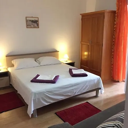 Crveno Zlato Vendégház Biograd na Moru