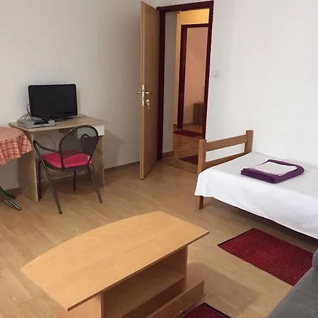 Crveno Zlato Biograd Na Moru